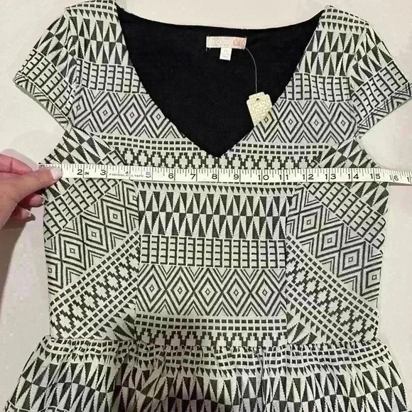 Gianni Bini Geometric Print Dress Size Medium - Picture 3 of 4